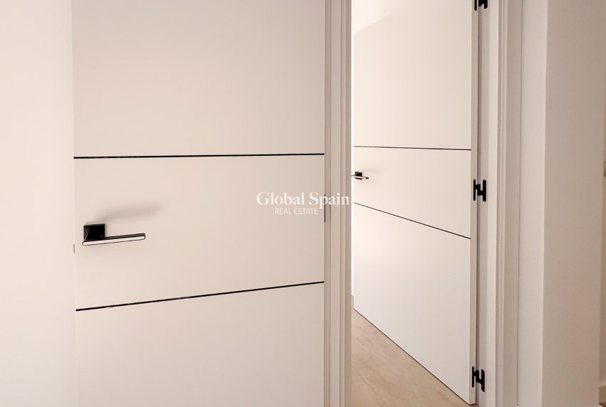 Odsprzedaż - DOM -
EL CAMPELLO - Pueblo Acantilado - Venta Lanuza