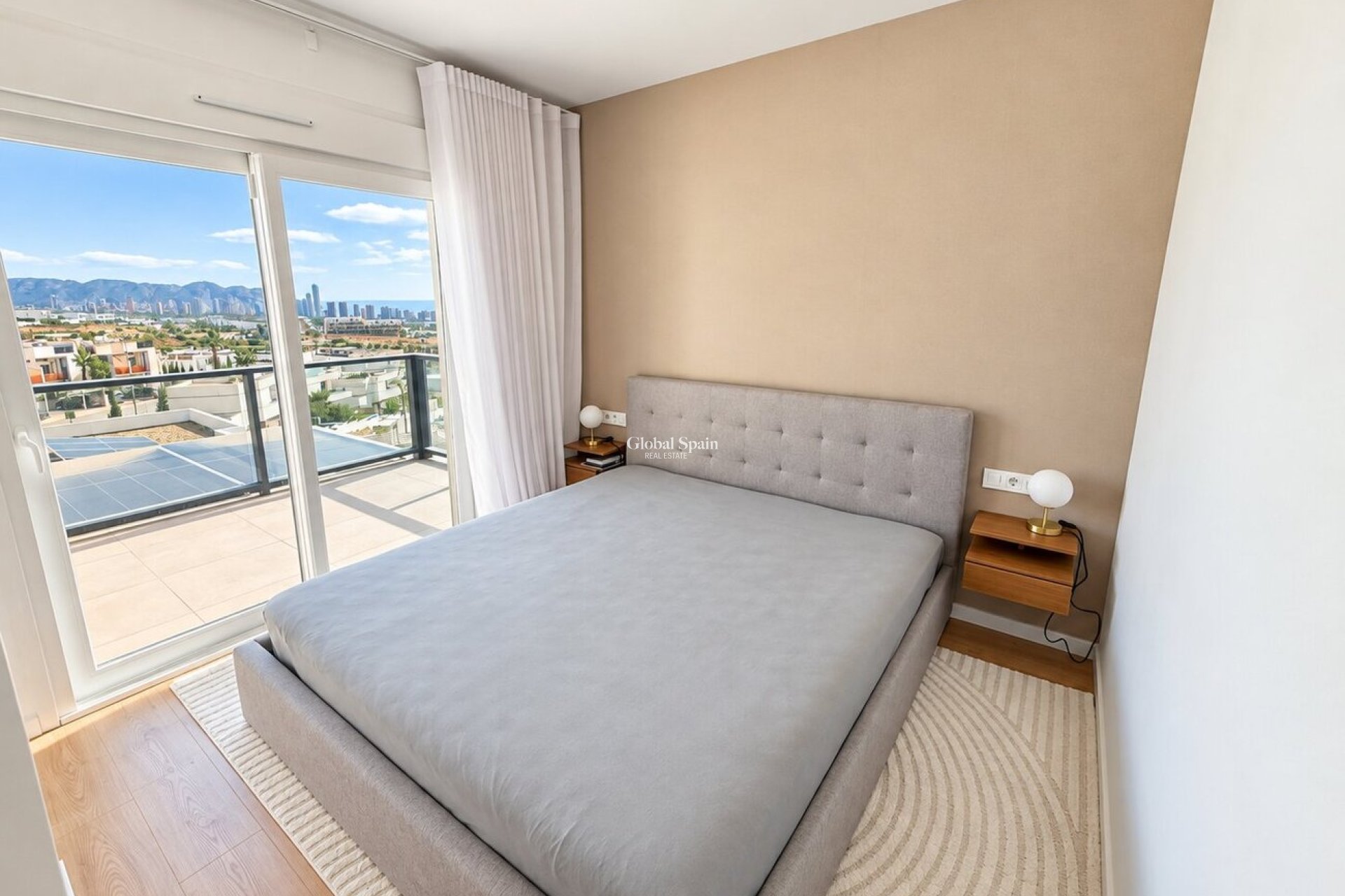 Odsprzedaż - DOM -
FINESTRAT - Costa Blanca