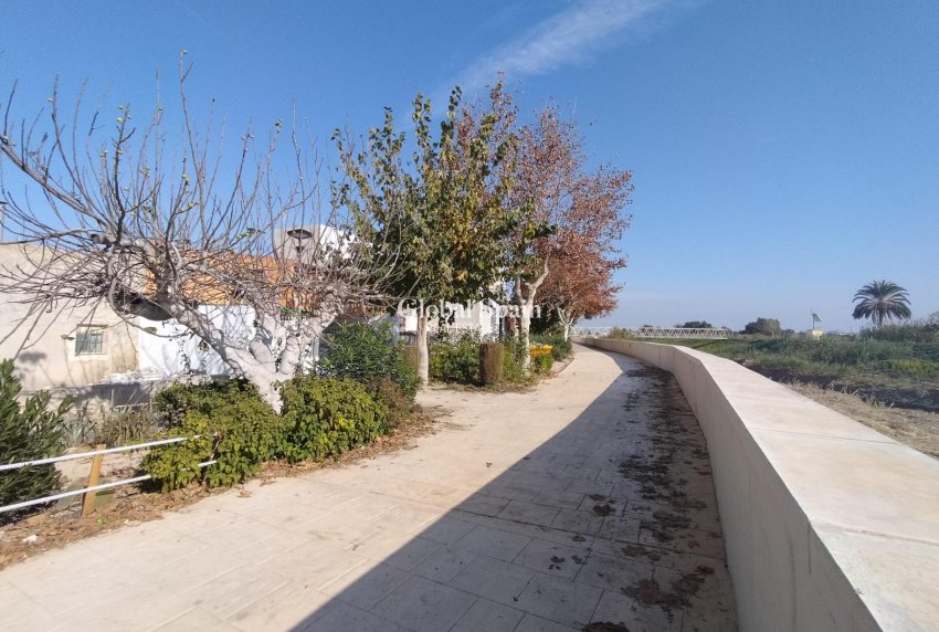 Odsprzedaż - DOM -
FORMENTERA DEL SEGURA - Centro