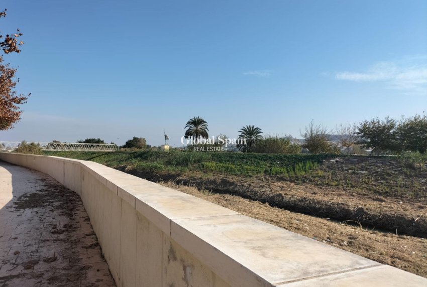 Odsprzedaż - DOM -
FORMENTERA DEL SEGURA - Centro