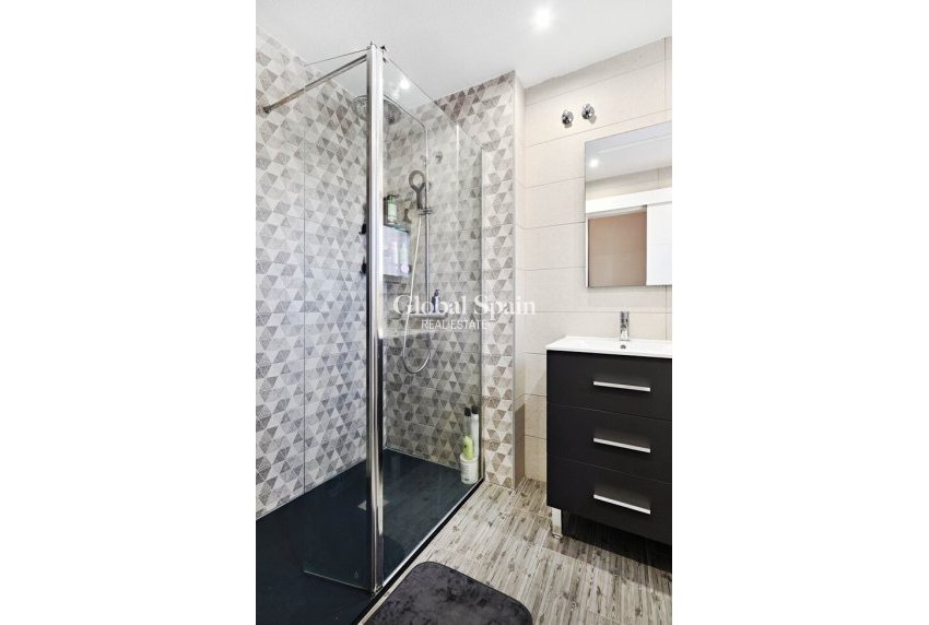 Odsprzedaż - DOM -
GUARDAMAR DEL SEGURA - EL RASO