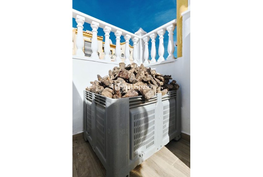 Odsprzedaż - DOM -
GUARDAMAR DEL SEGURA - EL RASO