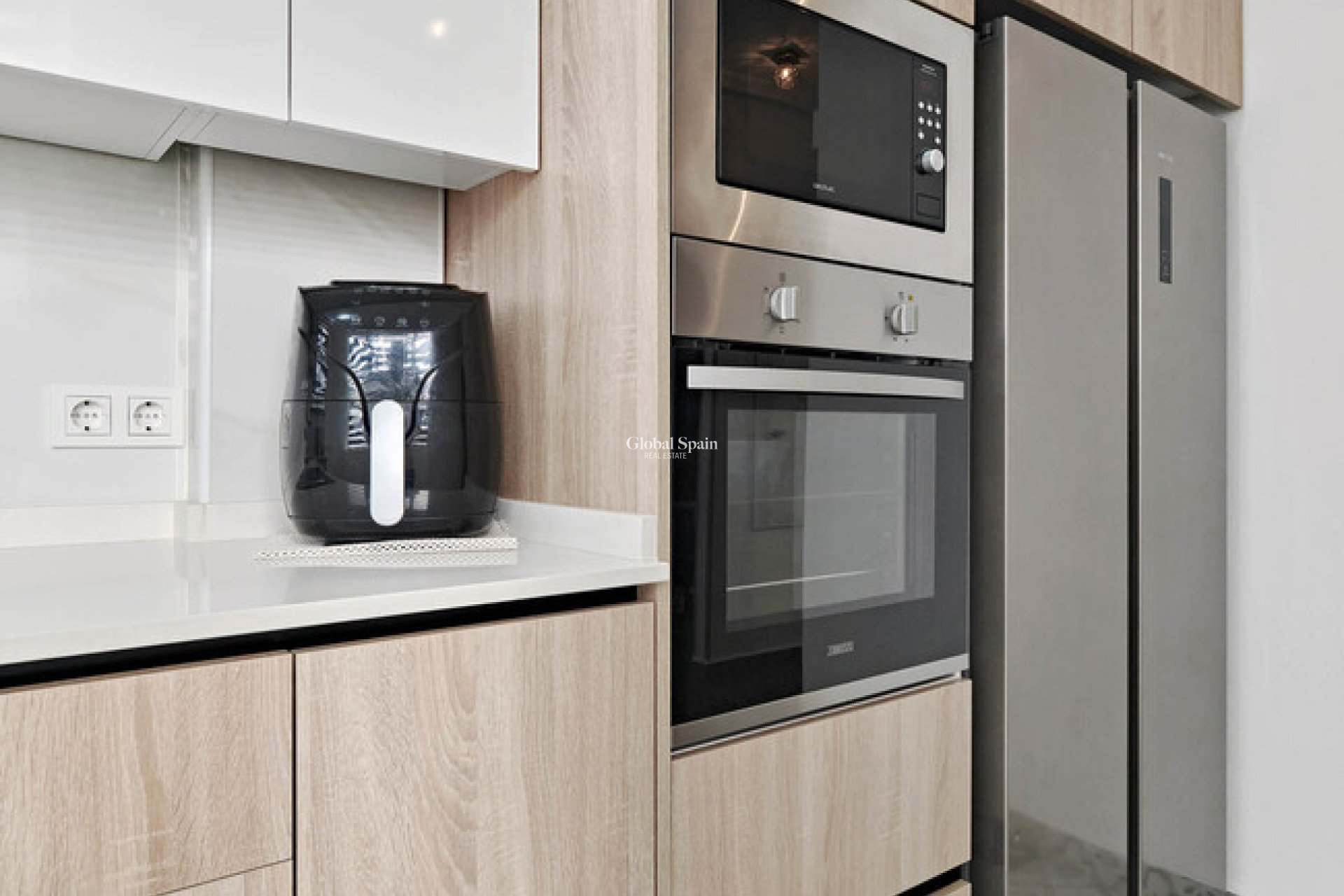 Odsprzedaż - DOM -
GUARDAMAR DEL SEGURA - EL RASO