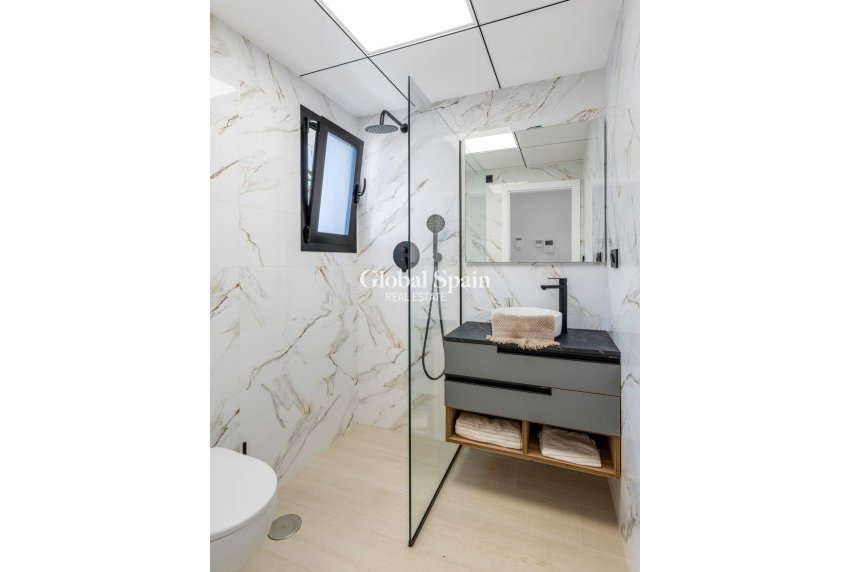 Odsprzedaż - Dom -
GUARDAMAR DEL SEGURA - 