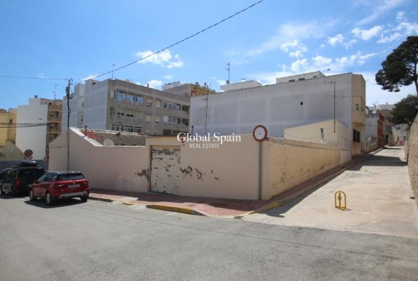 Odsprzedaż - DOM -
GUARDAMAR DEL SEGURA