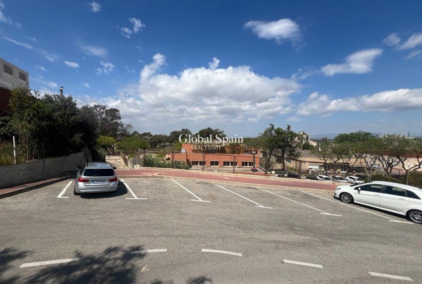 Odsprzedaż - DOM -
GUARDAMAR DEL SEGURA