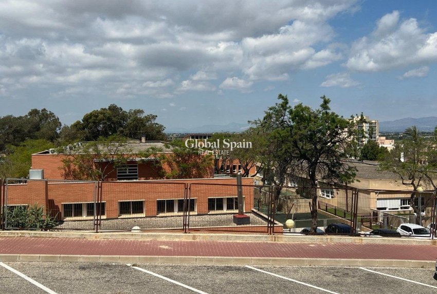 Odsprzedaż - DOM -
GUARDAMAR DEL SEGURA