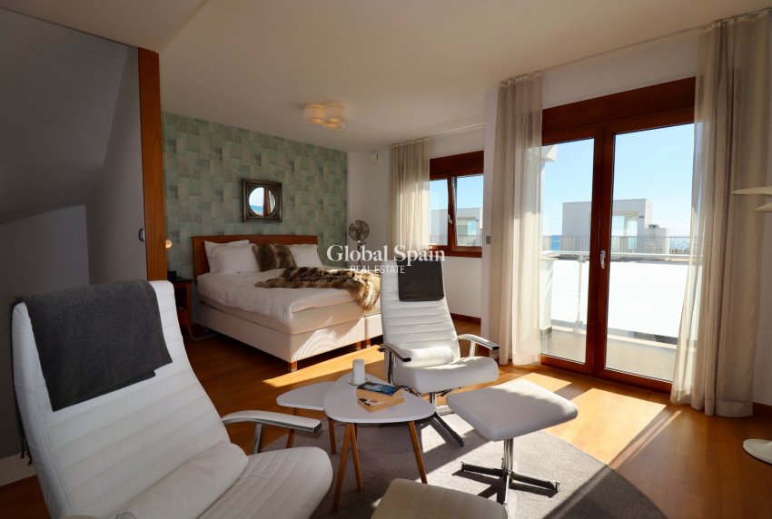 Odsprzedaż - Dom -
GUARDAMAR DEL SEGURA