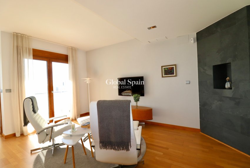 Odsprzedaż - Dom -
GUARDAMAR DEL SEGURA