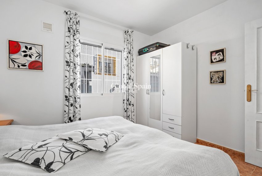 Odsprzedaż - DOM -
LA MARINA - Costa Blanca