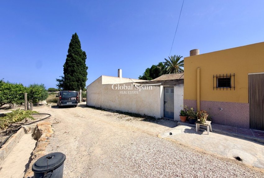 Odsprzedaż - DOM -
LA MARINA - Costa Blanca