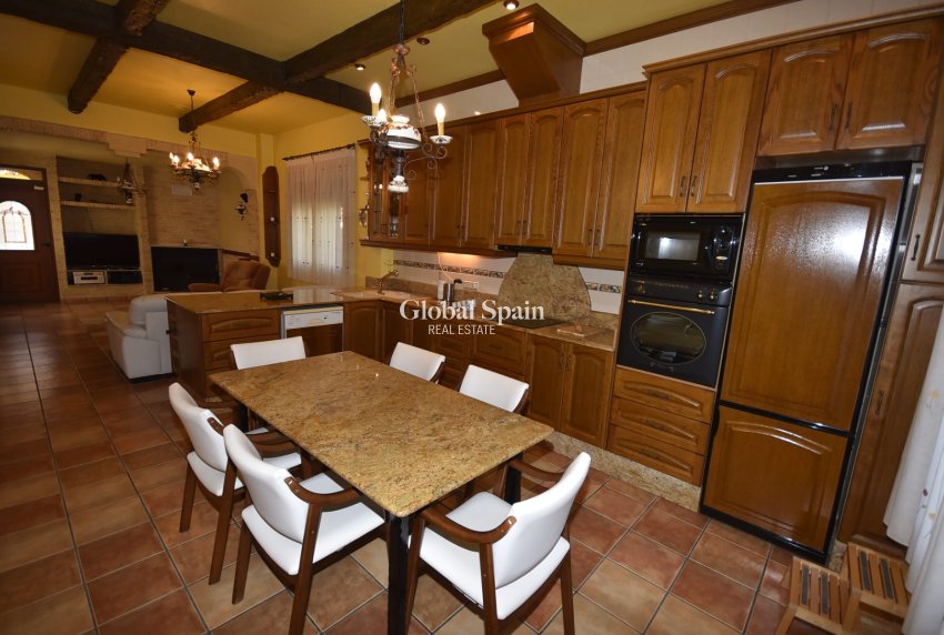 Odsprzedaż - DOM -
LA MATANZA - La Matanza