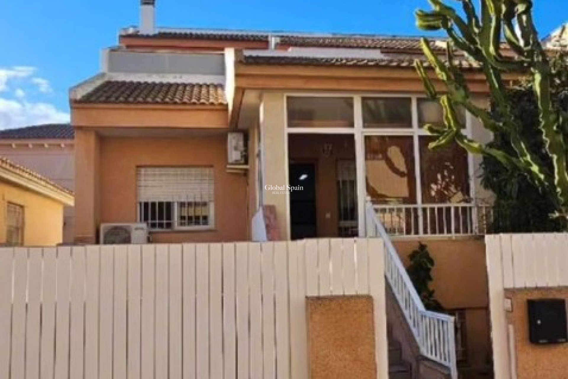 Odsprzedaż - DOM -
LOS ALCÁZARES