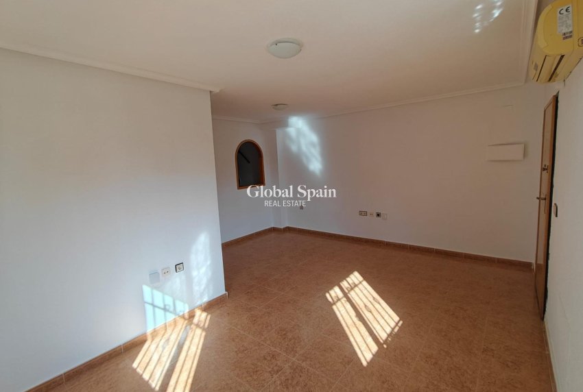 Odsprzedaż - DOM -
LOS MONTESINOS - Costa Blanca Sur