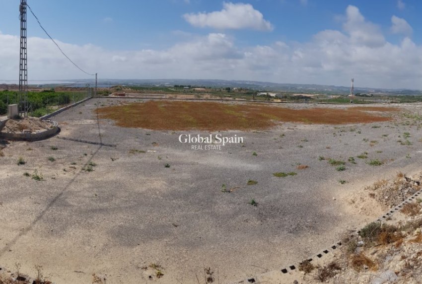 Odsprzedaż - DOM -
LOS MONTESINOS