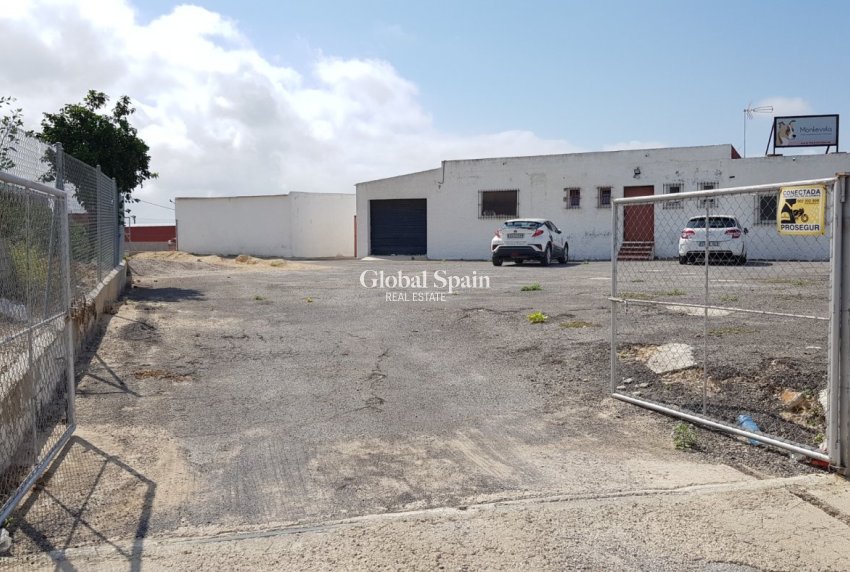 Odsprzedaż - DOM -
LOS MONTESINOS