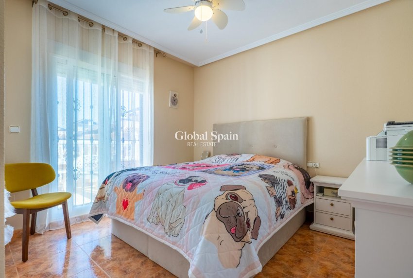 Odsprzedaż - DOM -
ORIHUELA COSTA - La Regia