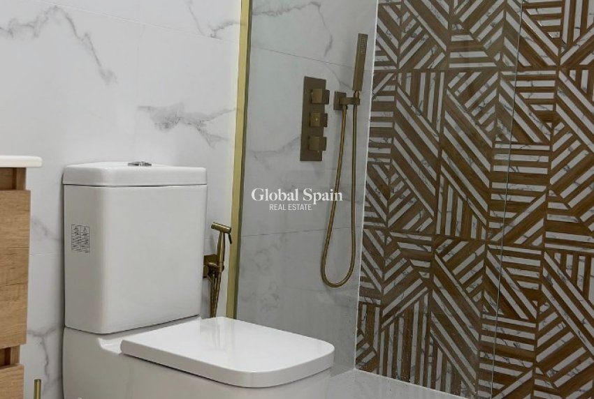 Odsprzedaż - DOM -
ORIHUELA COSTA - La Zenia