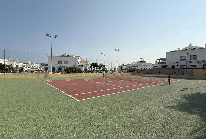 Odsprzedaż - Dom -
ORIHUELA COSTA - La Zenia