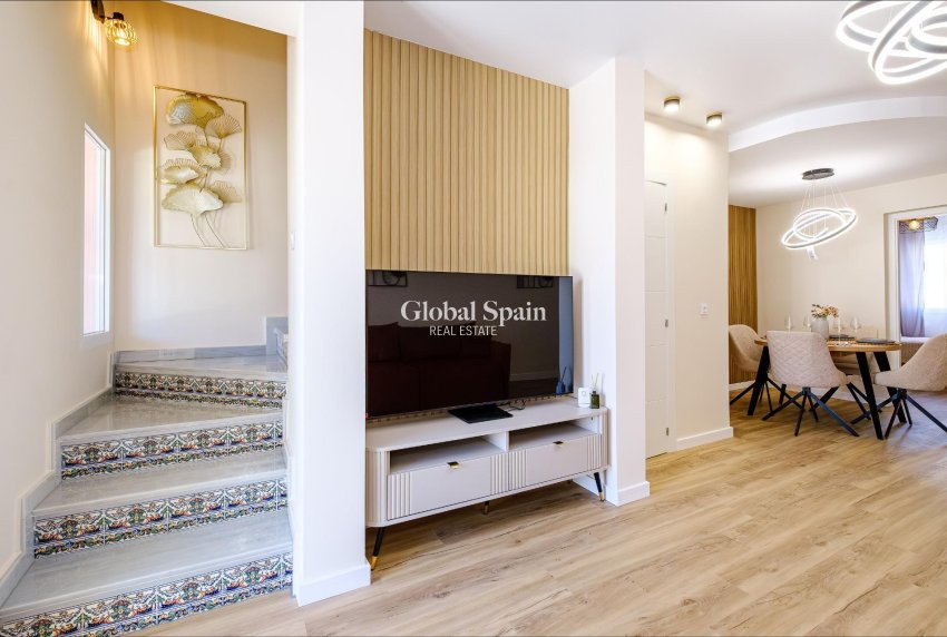 Odsprzedaż - DOM -
ORIHUELA COSTA - Las Filipinas
