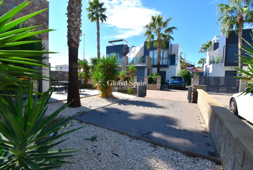 Odsprzedaż - DOM -
ORIHUELA COSTA - Lomas de Cabo Roig