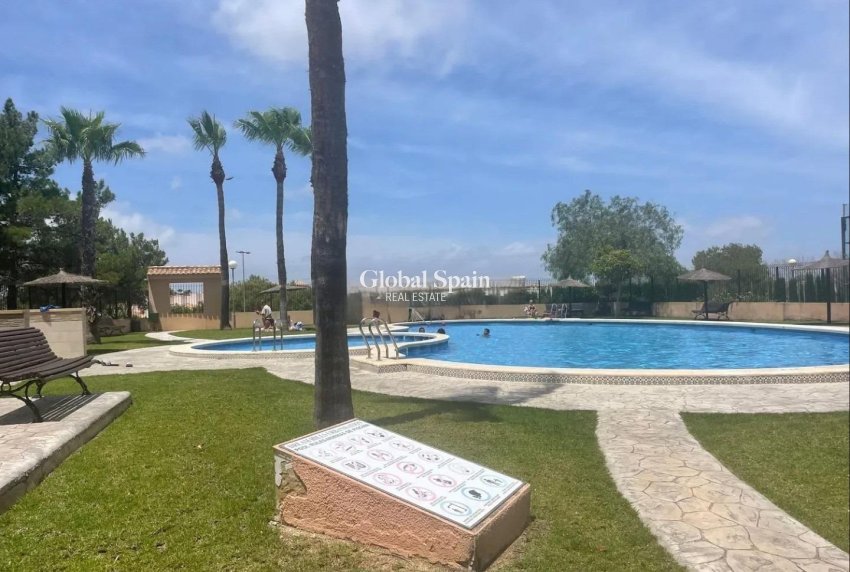 Odsprzedaż - DOM -
ORIHUELA COSTA - Los Almendros-la Florida