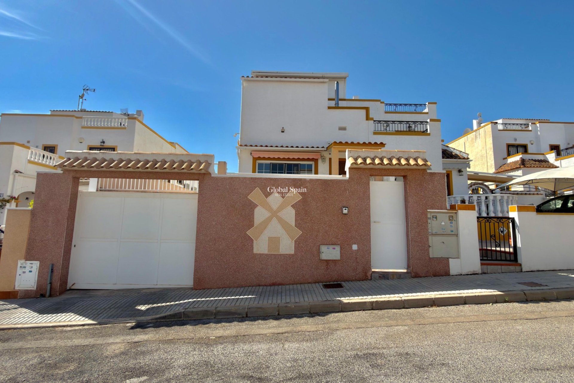 Odsprzedaż - DOM -
ORIHUELA COSTA - LOS BALCONES - LOS ALTOS