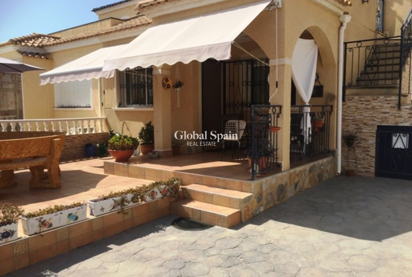 Odsprzedaż - Dom -
ORIHUELA COSTA - LOS BALCONES - LOS ALTOS