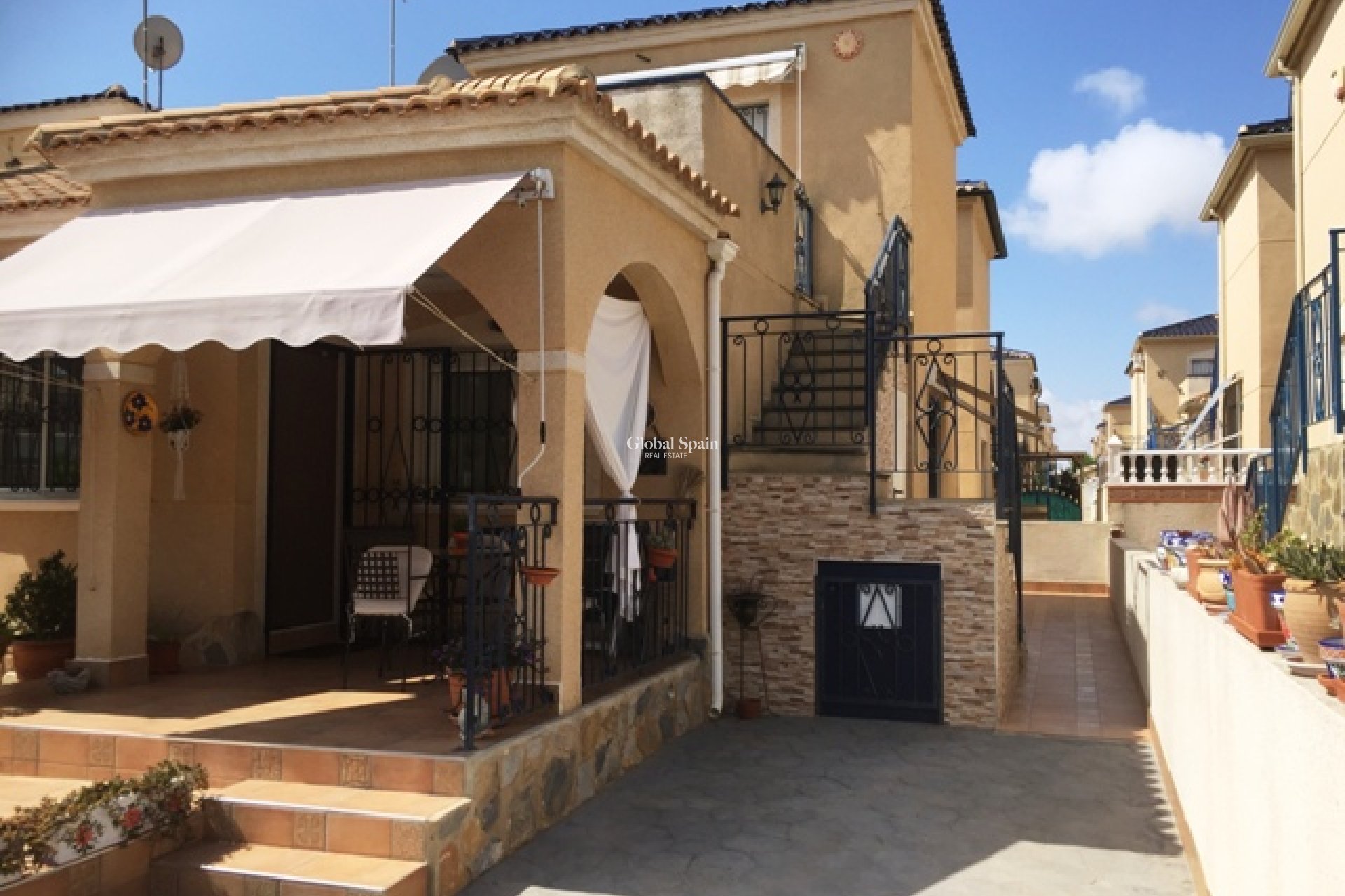 Odsprzedaż - Dom -
ORIHUELA COSTA - LOS BALCONES - LOS ALTOS