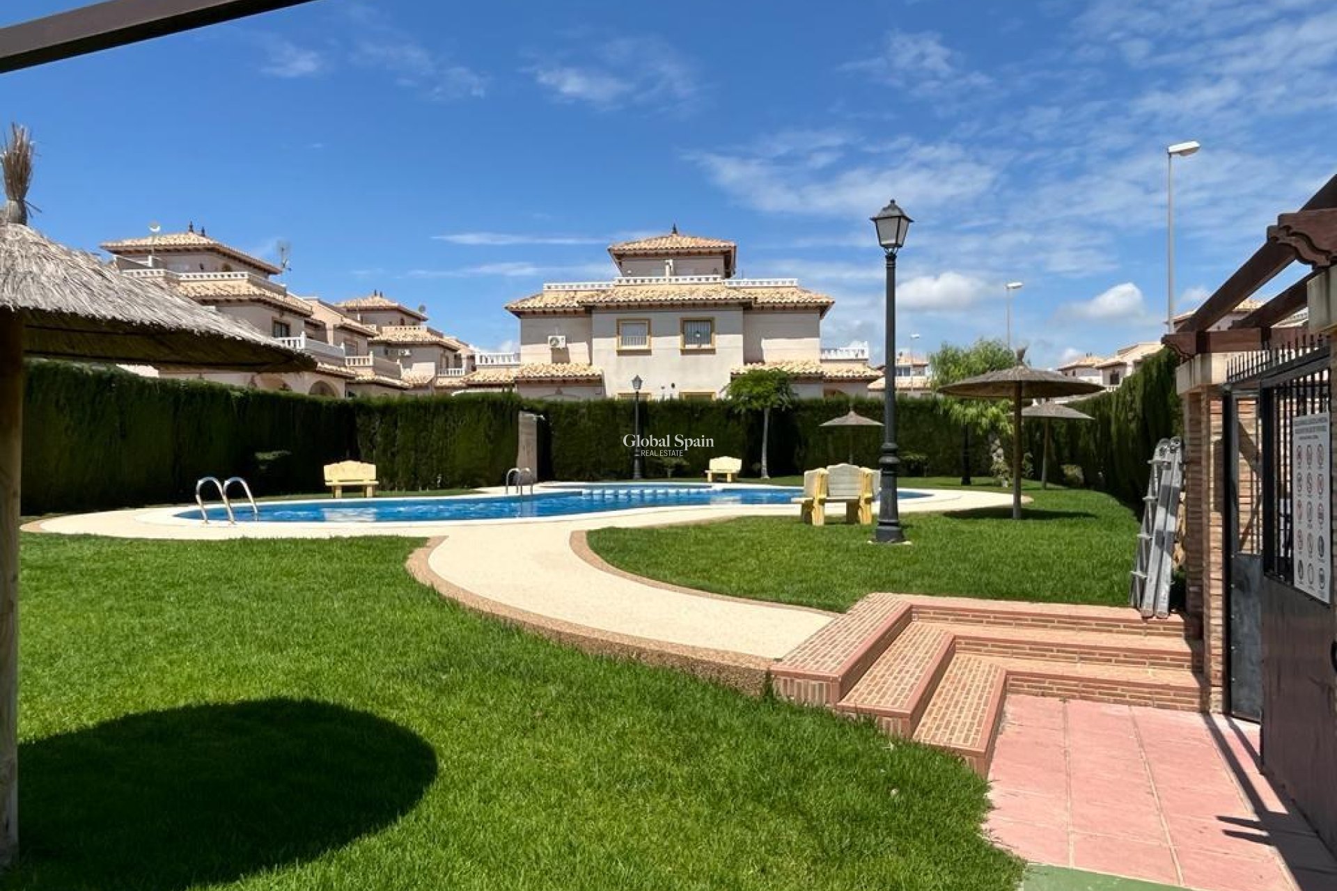 Odsprzedaż - DOM -
ORIHUELA COSTA - Montezenia