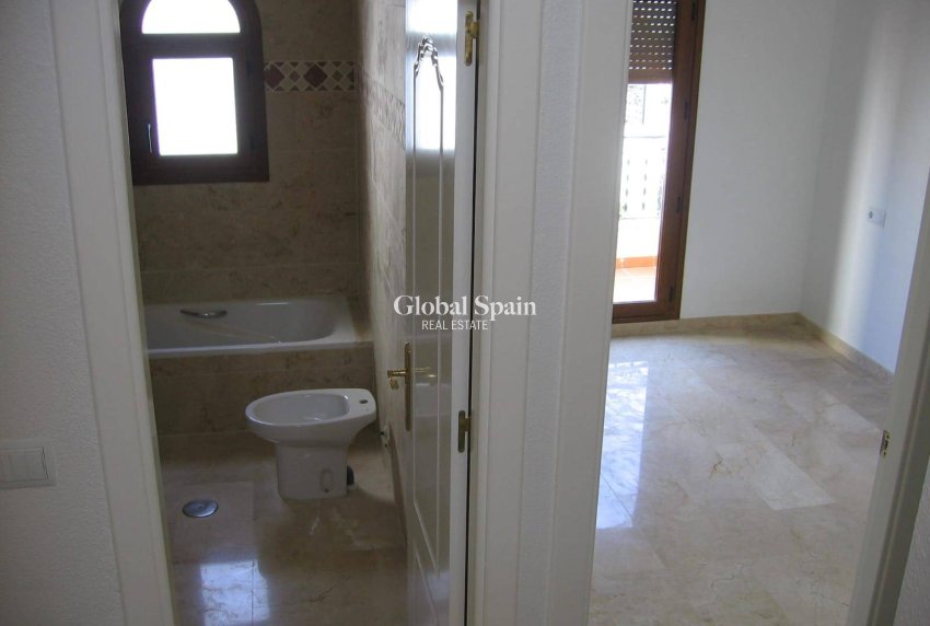 Odsprzedaż - DOM -
ORIHUELA COSTA - PAU 8