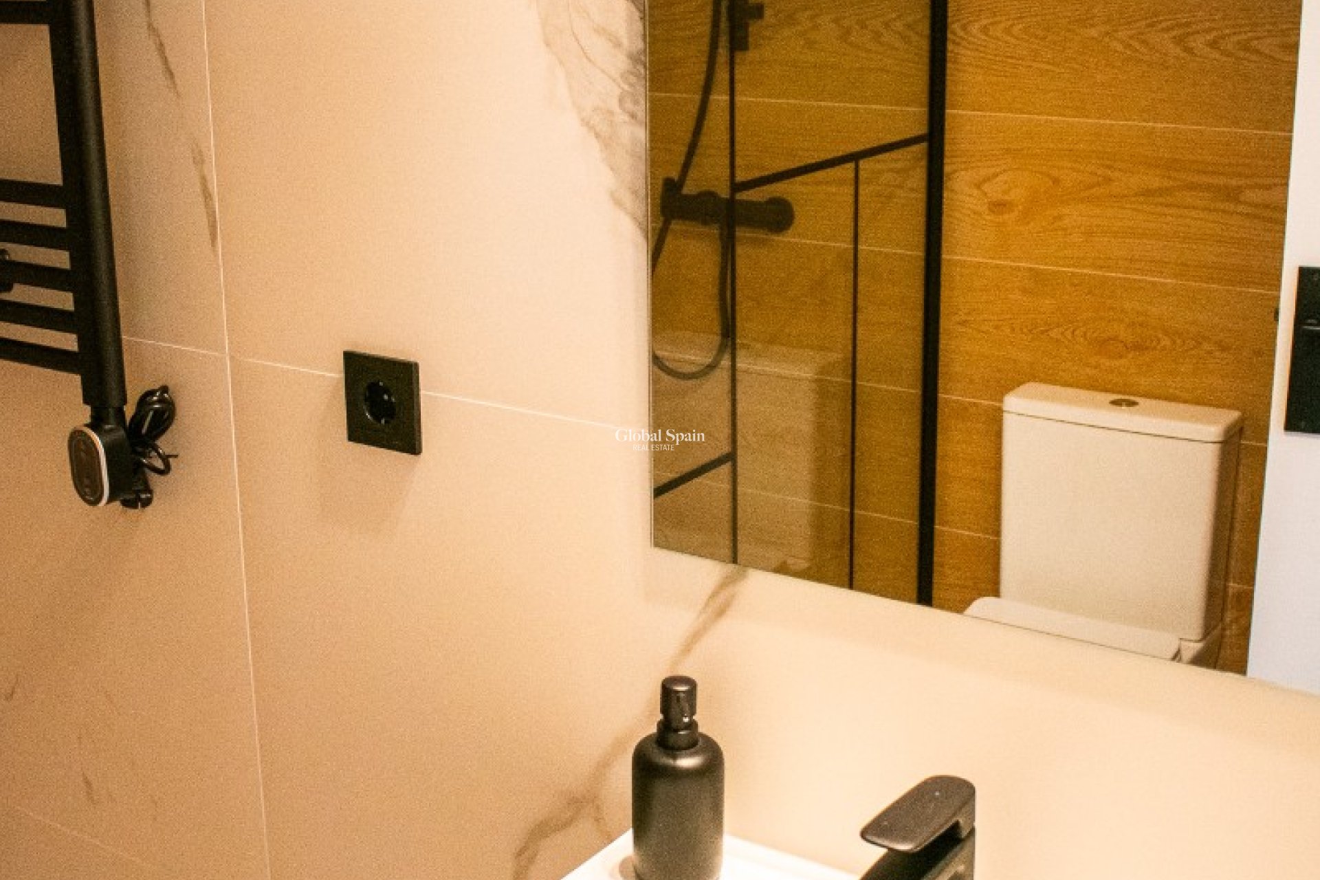 Odsprzedaż - DOM -
ORIHUELA COSTA - Punta Prima