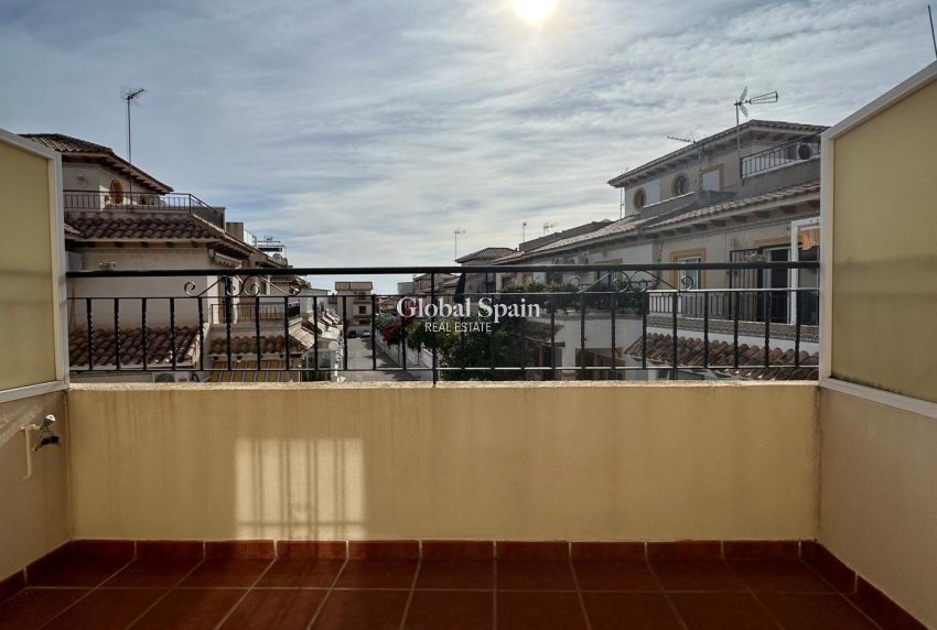 Odsprzedaż - DOM -
ORIHUELA COSTA - Punta Prima