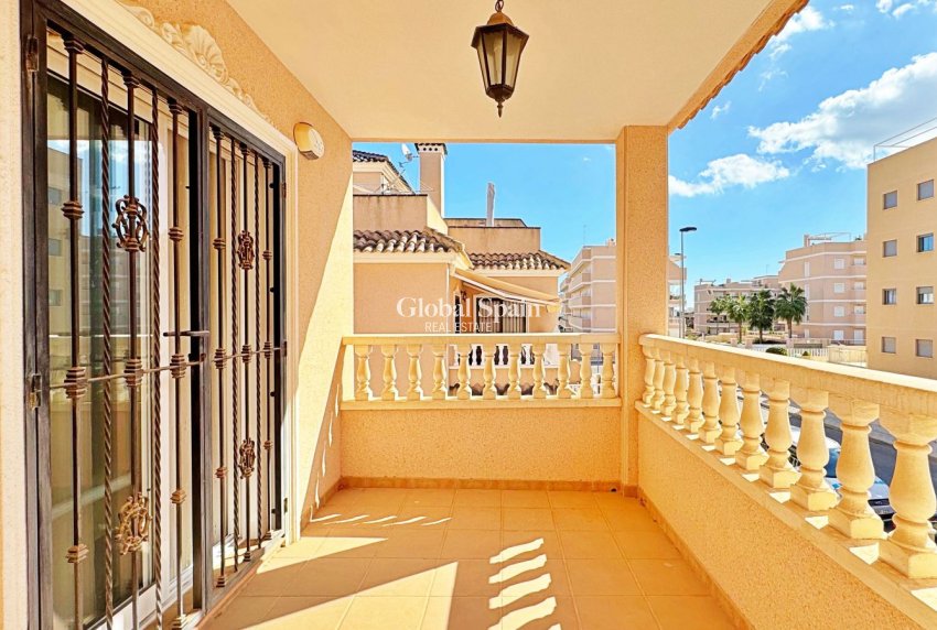 Odsprzedaż - DOM -
ORIHUELA COSTA - VILLAMARTÍN