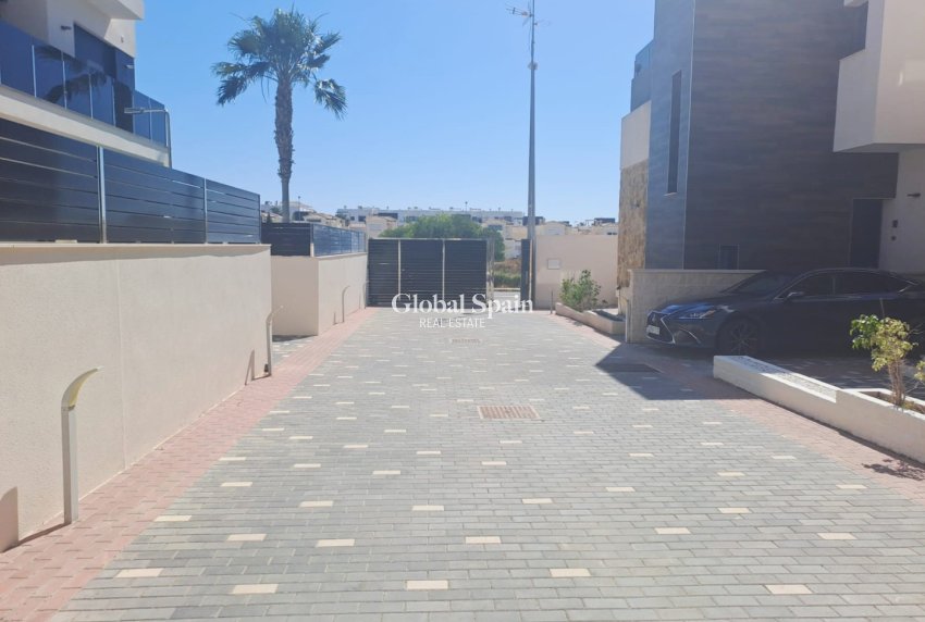 Odsprzedaż - DOM -
ORIHUELA COSTA - 