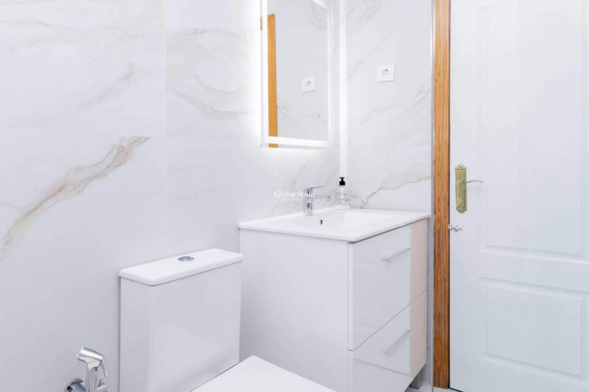 Odsprzedaż - DOM -
ORIHUELA COSTA - 