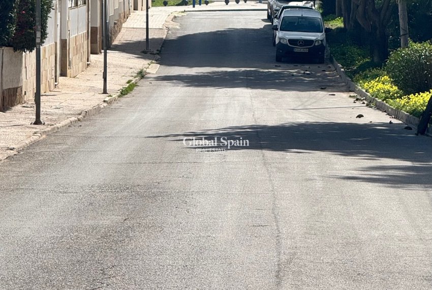 Odsprzedaż - DOM -
ORIHUELA COSTA - 