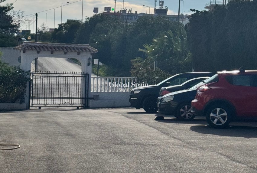 Odsprzedaż - DOM -
ORIHUELA COSTA - 