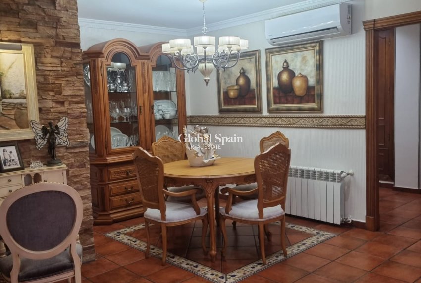 Odsprzedaż - DOM -
ORIHUELA COSTA - 