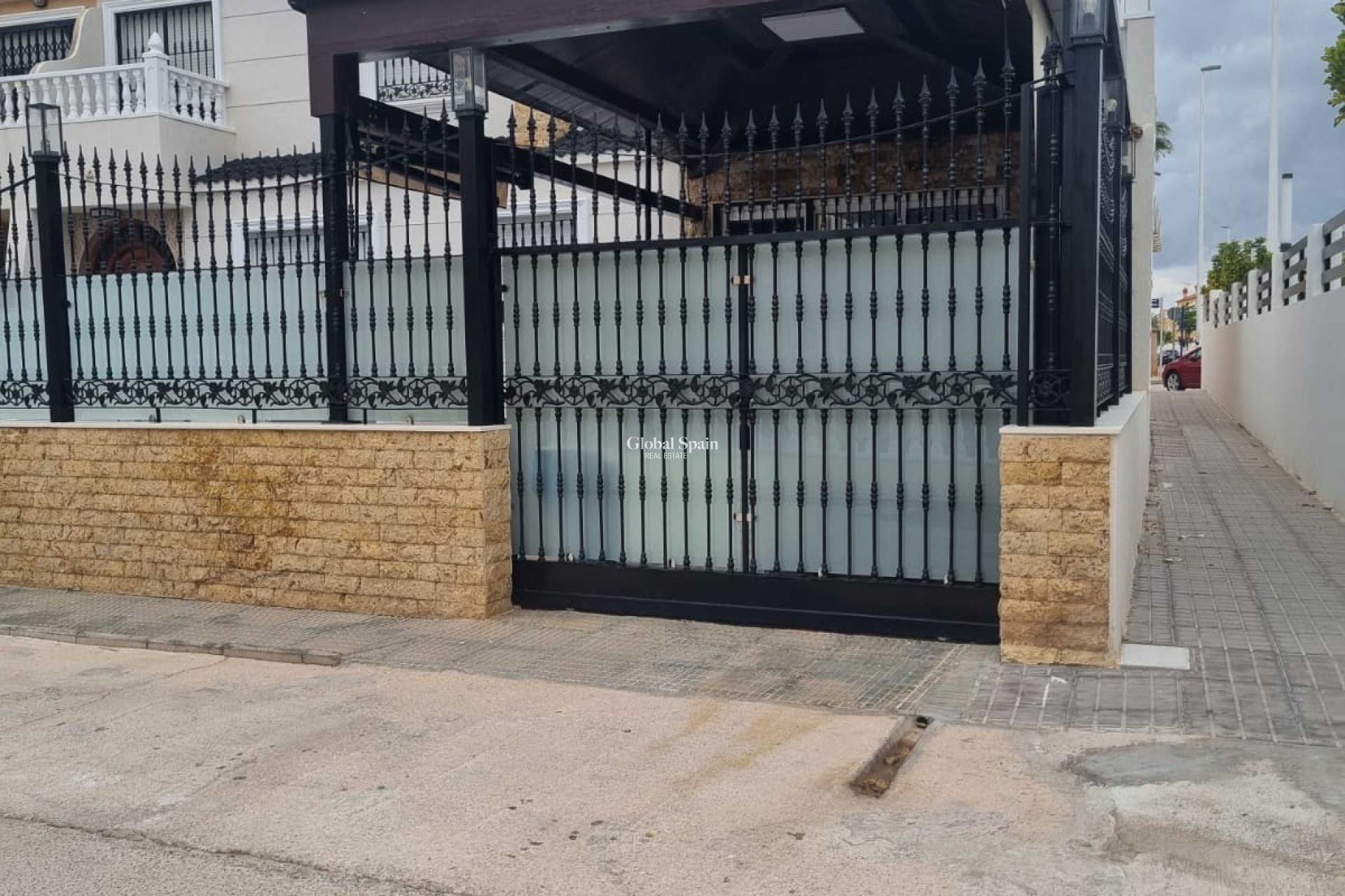 Odsprzedaż - DOM -
ORIHUELA COSTA - 