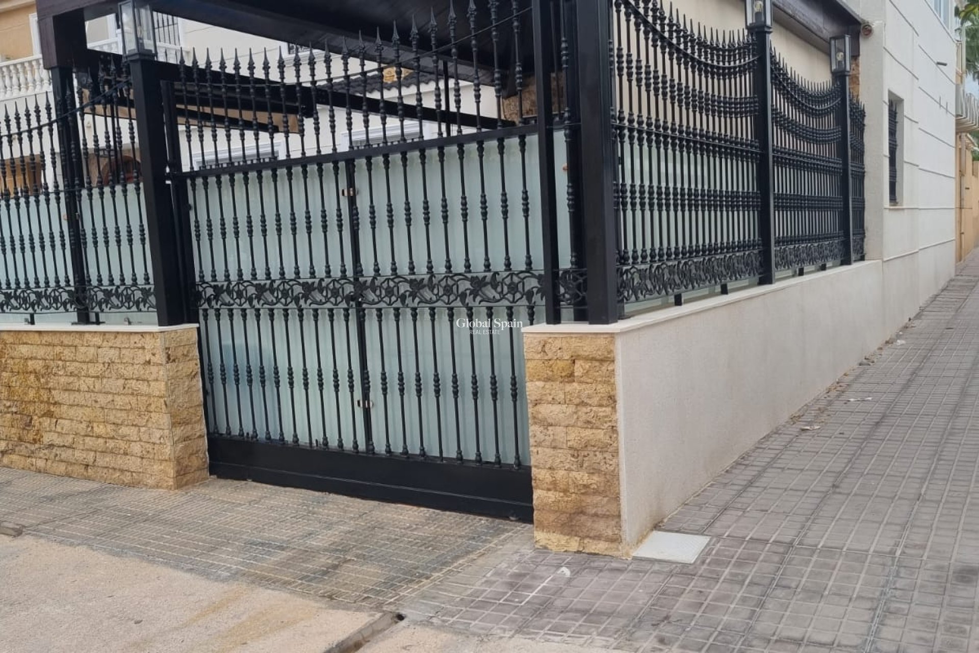 Odsprzedaż - DOM -
ORIHUELA COSTA - 