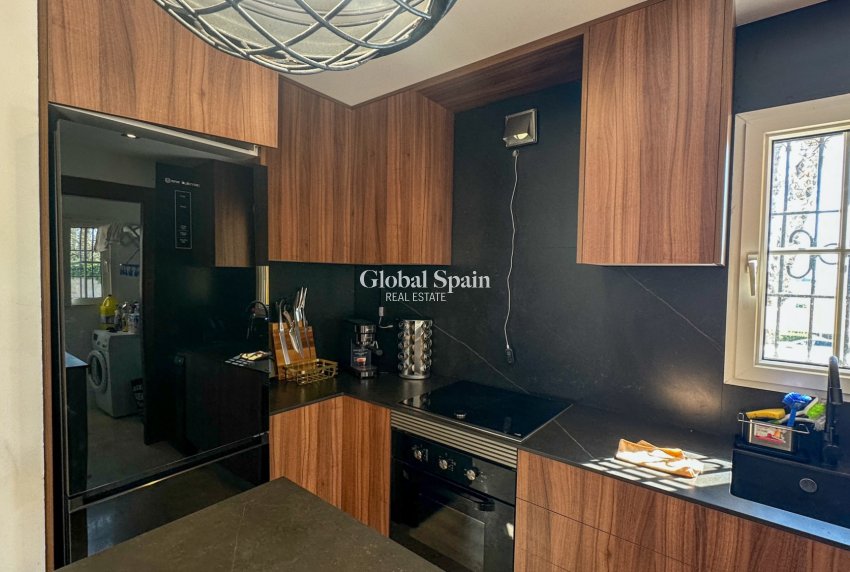 Odsprzedaż - DOM -
ORIHUELA COSTA - 