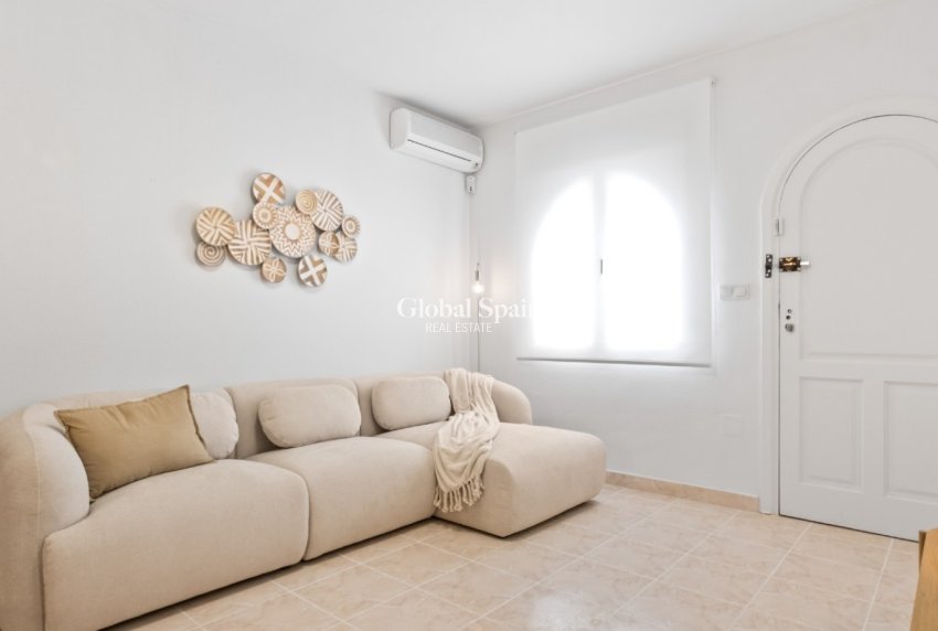 Odsprzedaż - DOM -
ORIHUELA COSTA - 