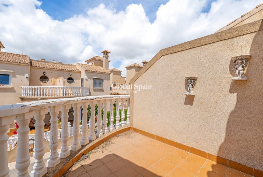 Odsprzedaż - DOM -
ORIHUELA COSTA - 