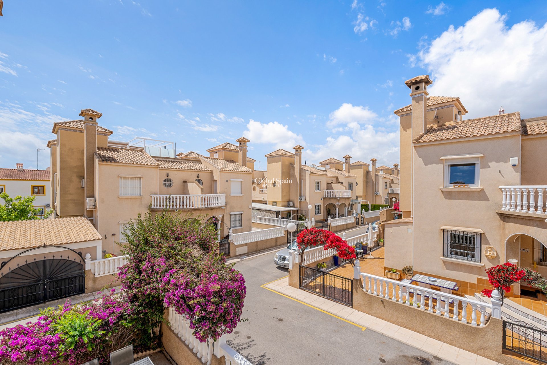 Odsprzedaż - DOM -
ORIHUELA COSTA - 