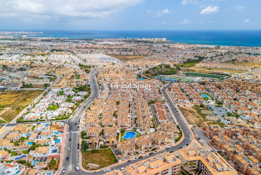 Odsprzedaż - DOM -
ORIHUELA COSTA - 