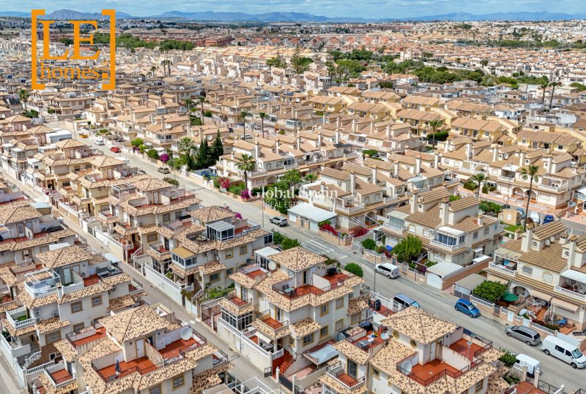 Odsprzedaż - DOM -
ORIHUELA COSTA - 