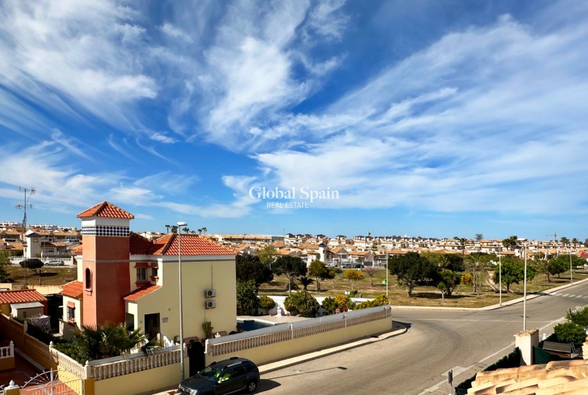 Odsprzedaż - DOM -
ORIHUELA COSTA - 