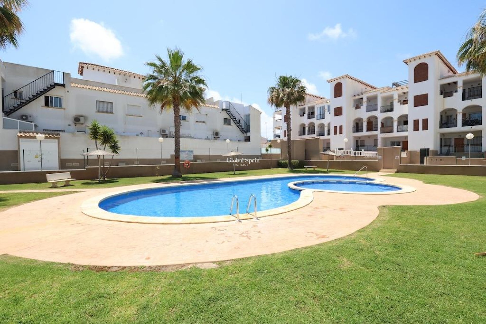Odsprzedaż - DOM -
ORIHUELA COSTA - 