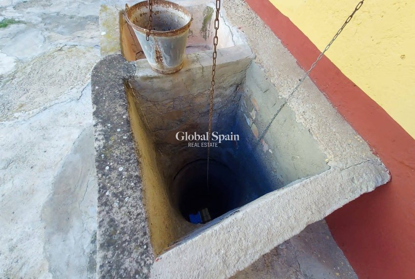 Odsprzedaż - DOM -
ORIHUELA - Desamparados